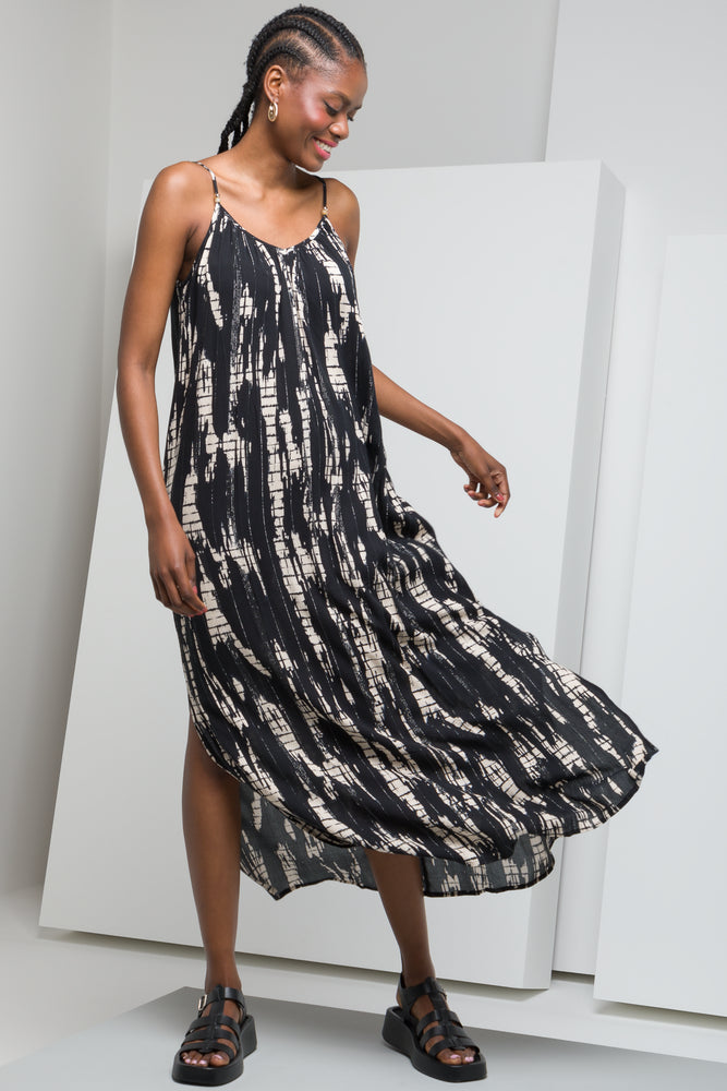 Crinkle Border Print Maxi Dress Black